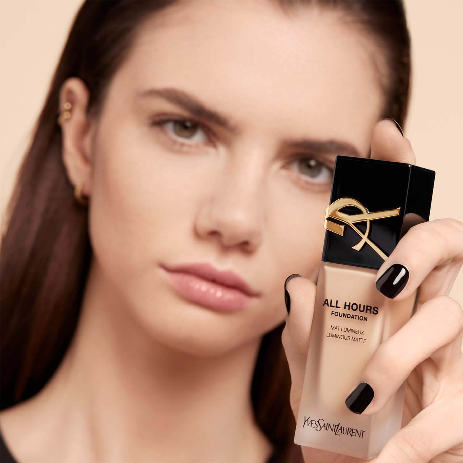 ALL HOURS FOUNDATION (BASE DE MAQUILLAJE MATE LUMINOSO)